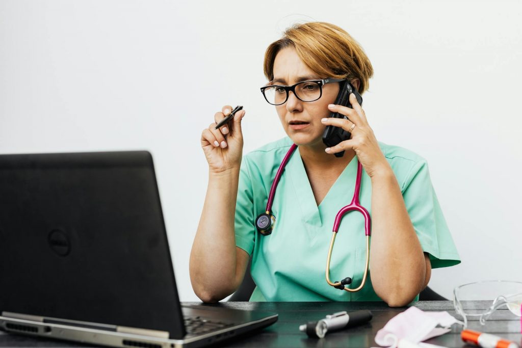 doctor-consultation-on-phone